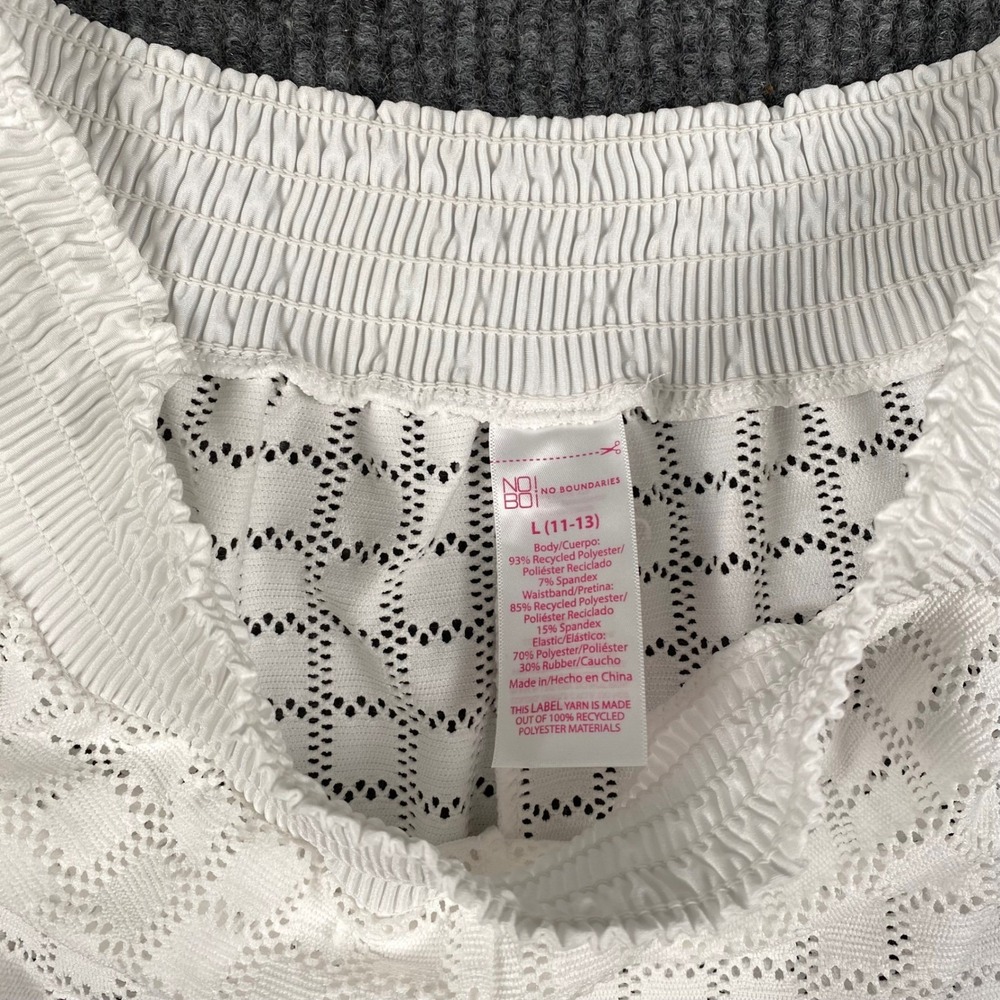 No Boundaries Womens White Pointelle Smocked Swim Boardshorts Large 11-13 NWT - Picture 3 of 7